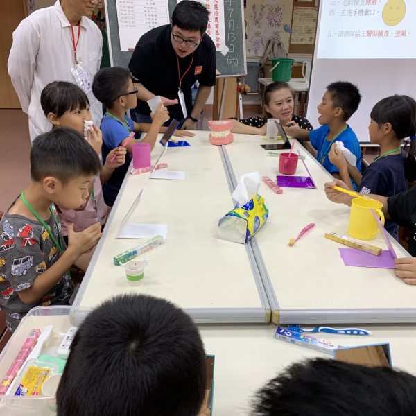 潔牙實作中